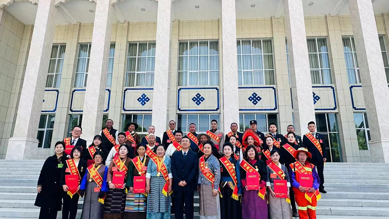 ks凯时官网青稞董事长程若琼获西藏自治区第六届“劳动圭表”荣誉称号